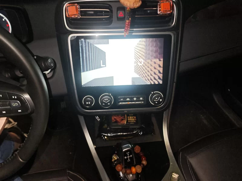 Lynk & Co 01 2018 car image #14