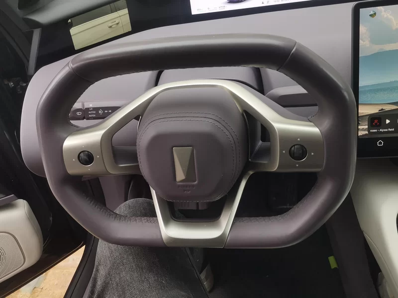 Avatr 12 2023 car image #14