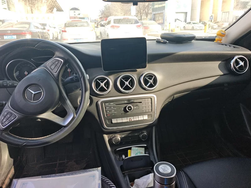 Mercedes-Benz GLA Class 2018 car image #14