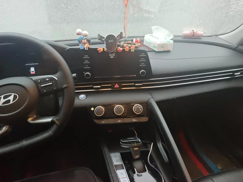 Hyundai Elantra 2023 car image #14