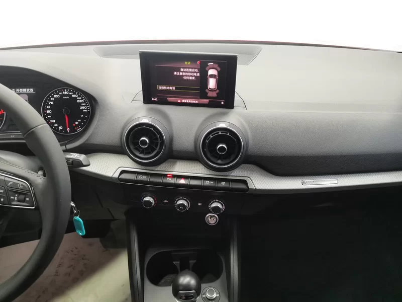 Audi Q2L 2020 car image #14