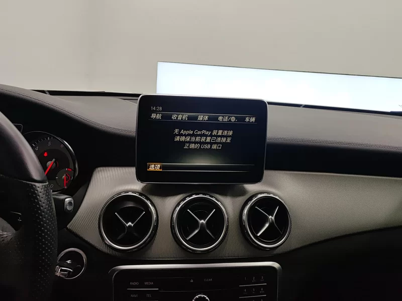 Mercedes-Benz GLA Class 2016 immagine di auto #14