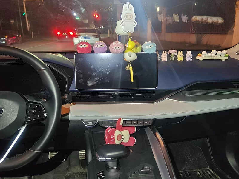 GEELY Preface 2023 car image #14