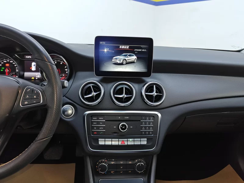 Mercedes-Benz GLA Class 2018 car image #14