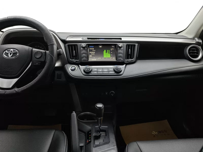 Toyota RAV4 2017 car image #14