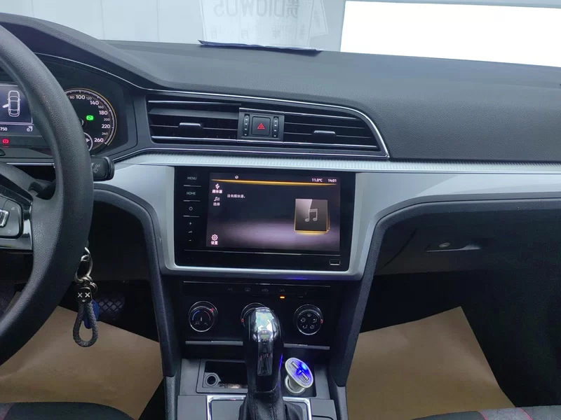 Volkswagen Lamando 2021 immagine di auto #14