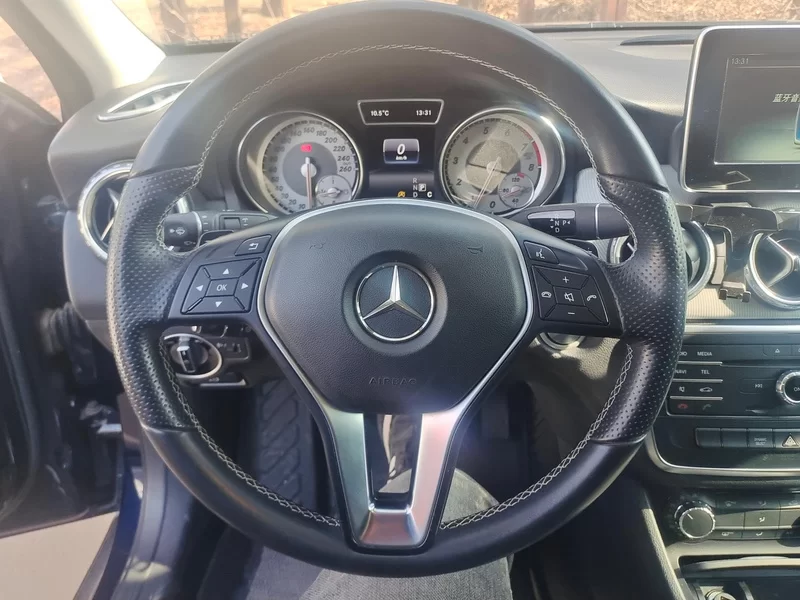 Mercedes-Benz GLA Class 2016 car image #14