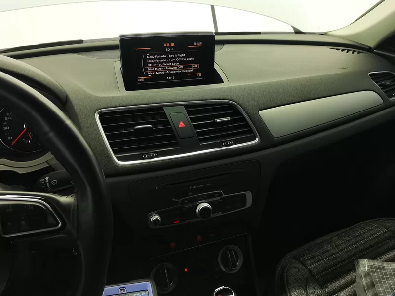 Audi Q3 2016 car image #14