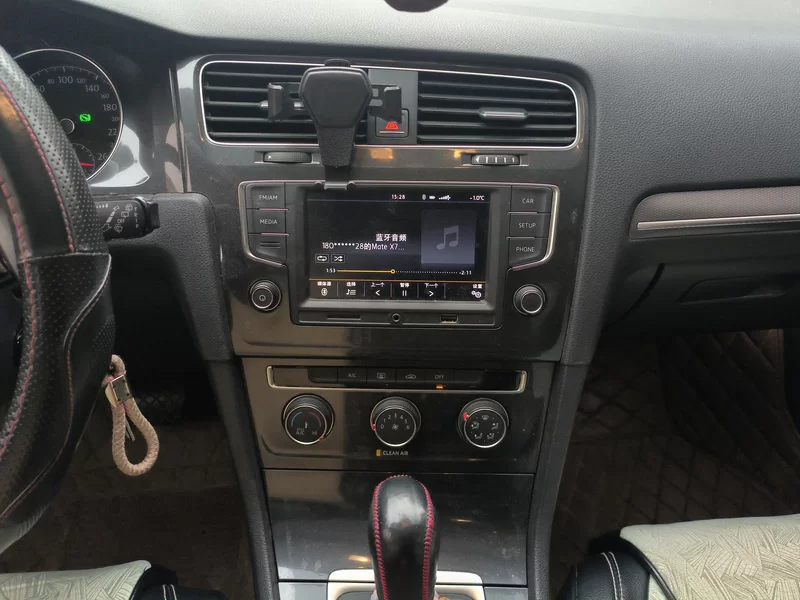 Volkswagen Golf 2017 car image #14