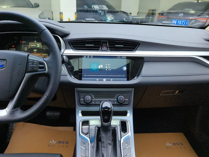 GEELY Emgrand 2019 car image #14