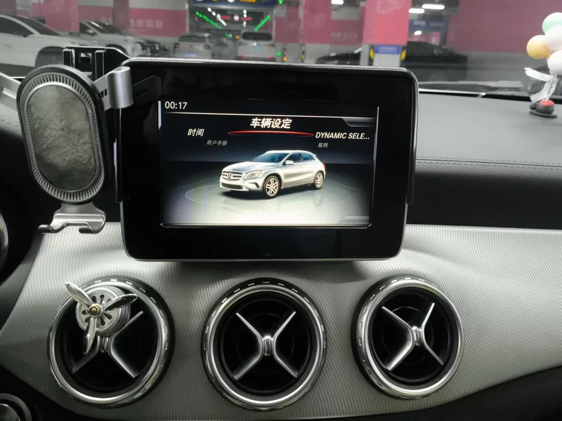 Mercedes-Benz GLA Class 2016 car image #14