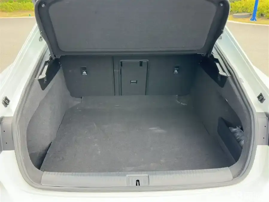 Volkswagen e-up! 2020 immagine di auto #14