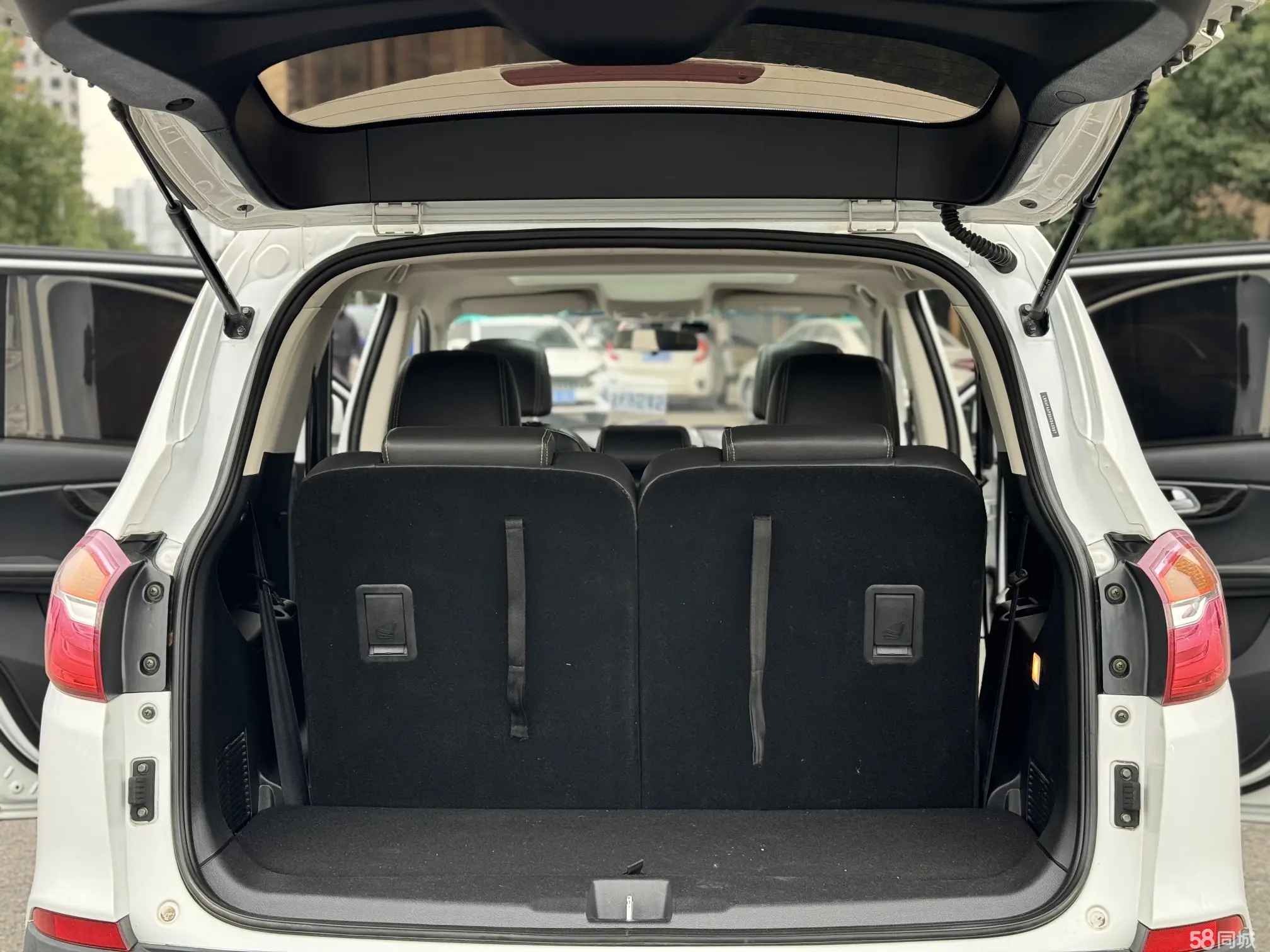 SWM斯威汽车 SWM斯威X7 2018 汽车图片 #14