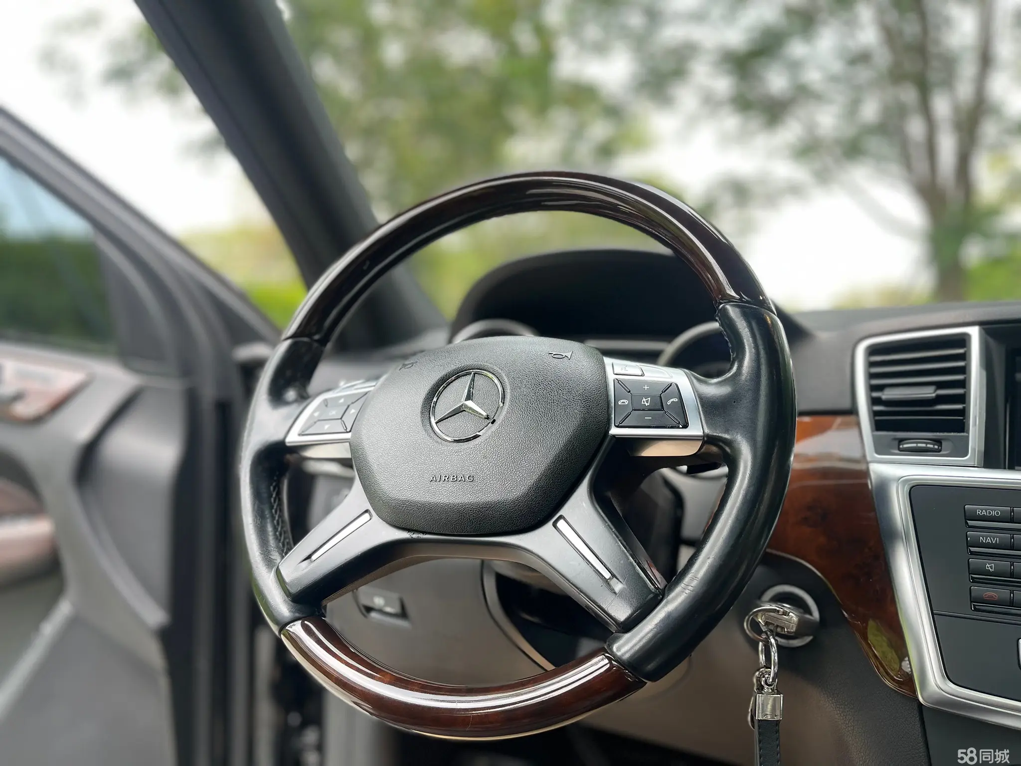 Mercedes-Benz M Class 2014 car image #14