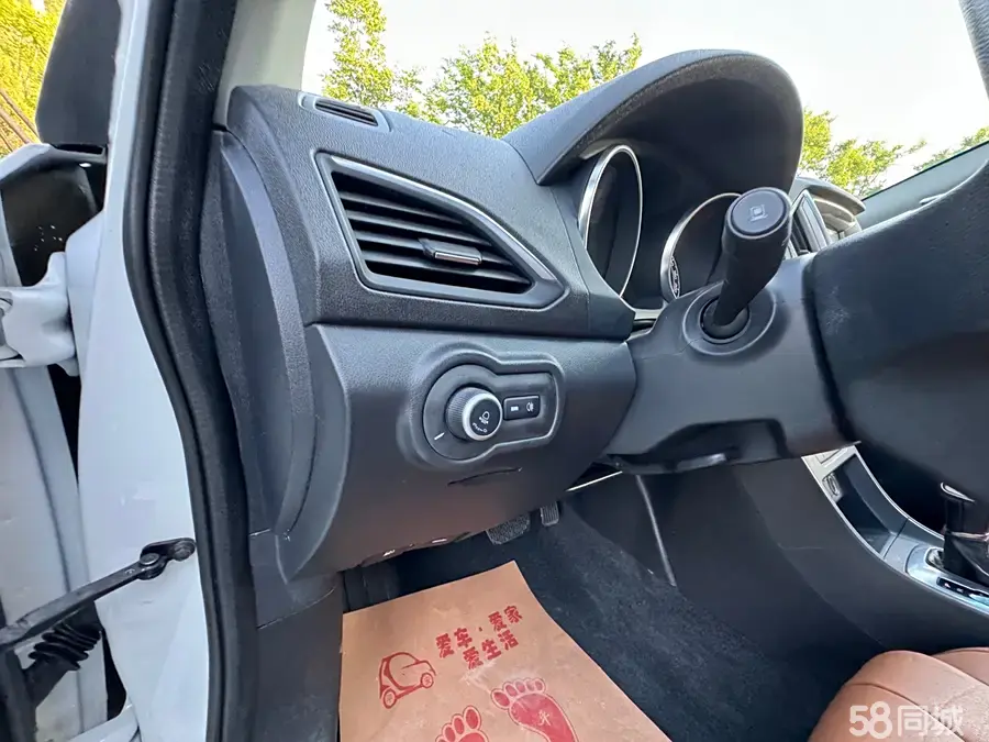 MG GT 2014 car image #14