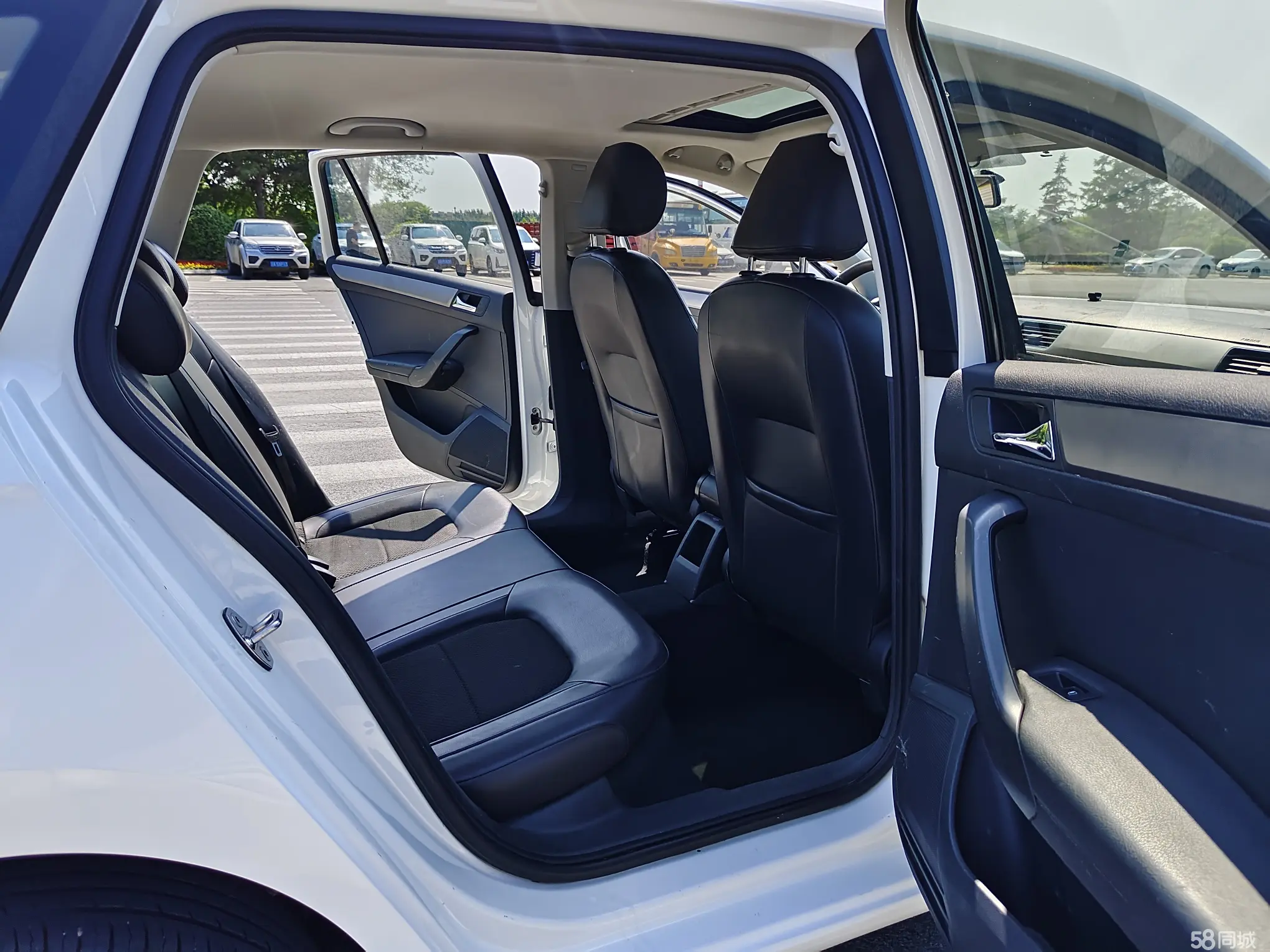 Skoda Rapid Spaceback 2016 car image #14