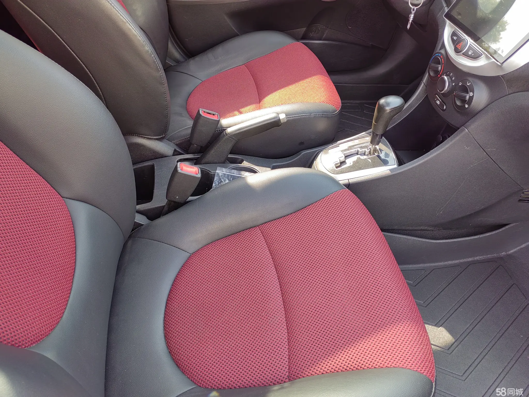 Hyundai Reina Hatchback 2015 car image #14