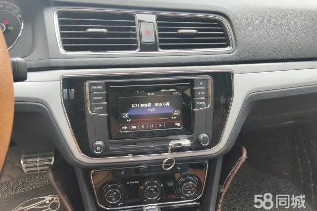 Volkswagen Cross Lavida 2017 immagine di auto #14