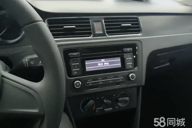 Skoda Rapid Spaceback 2018 car image #14