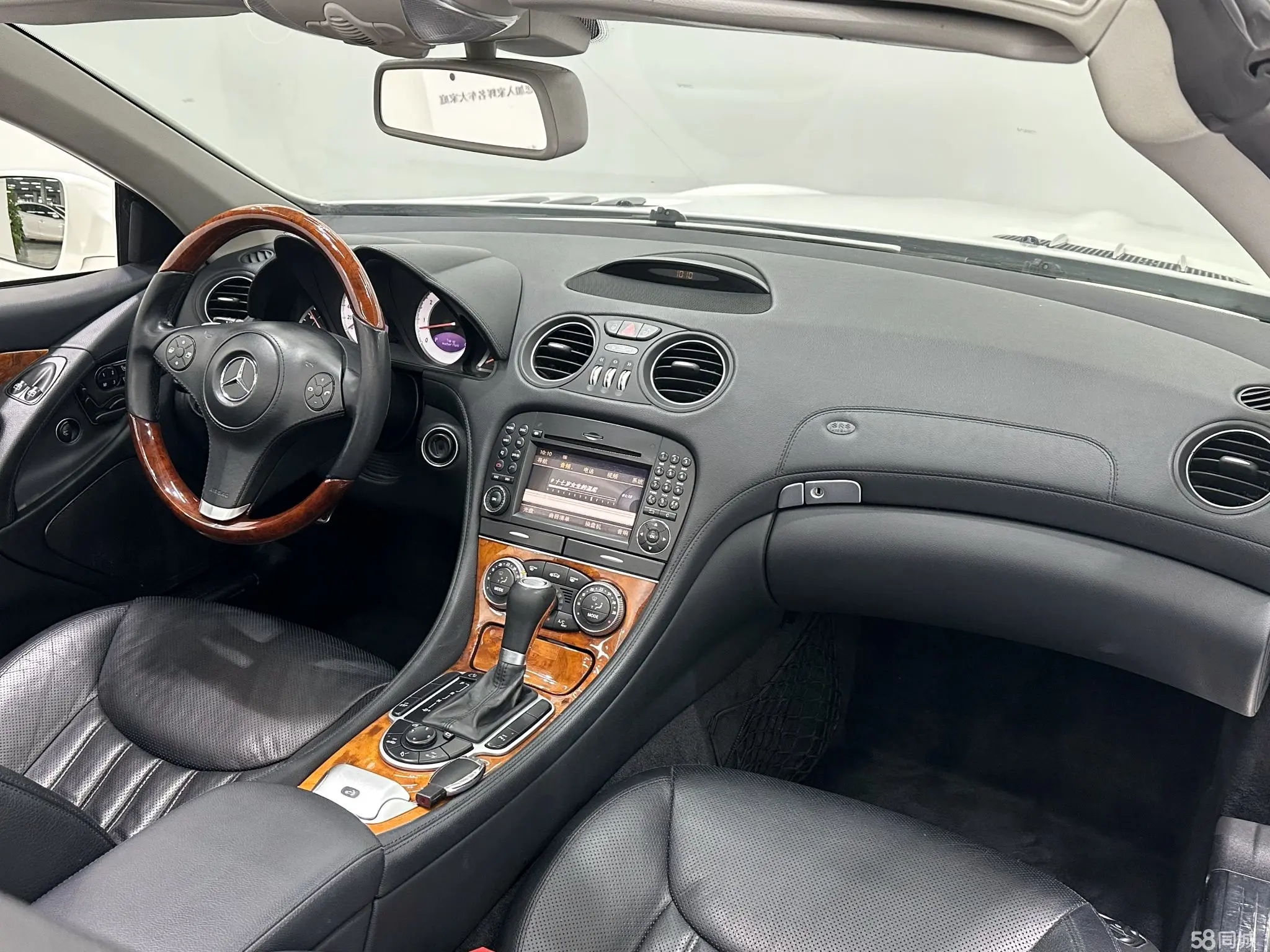 Mercedes-Benz SL Class 2010 car image #14