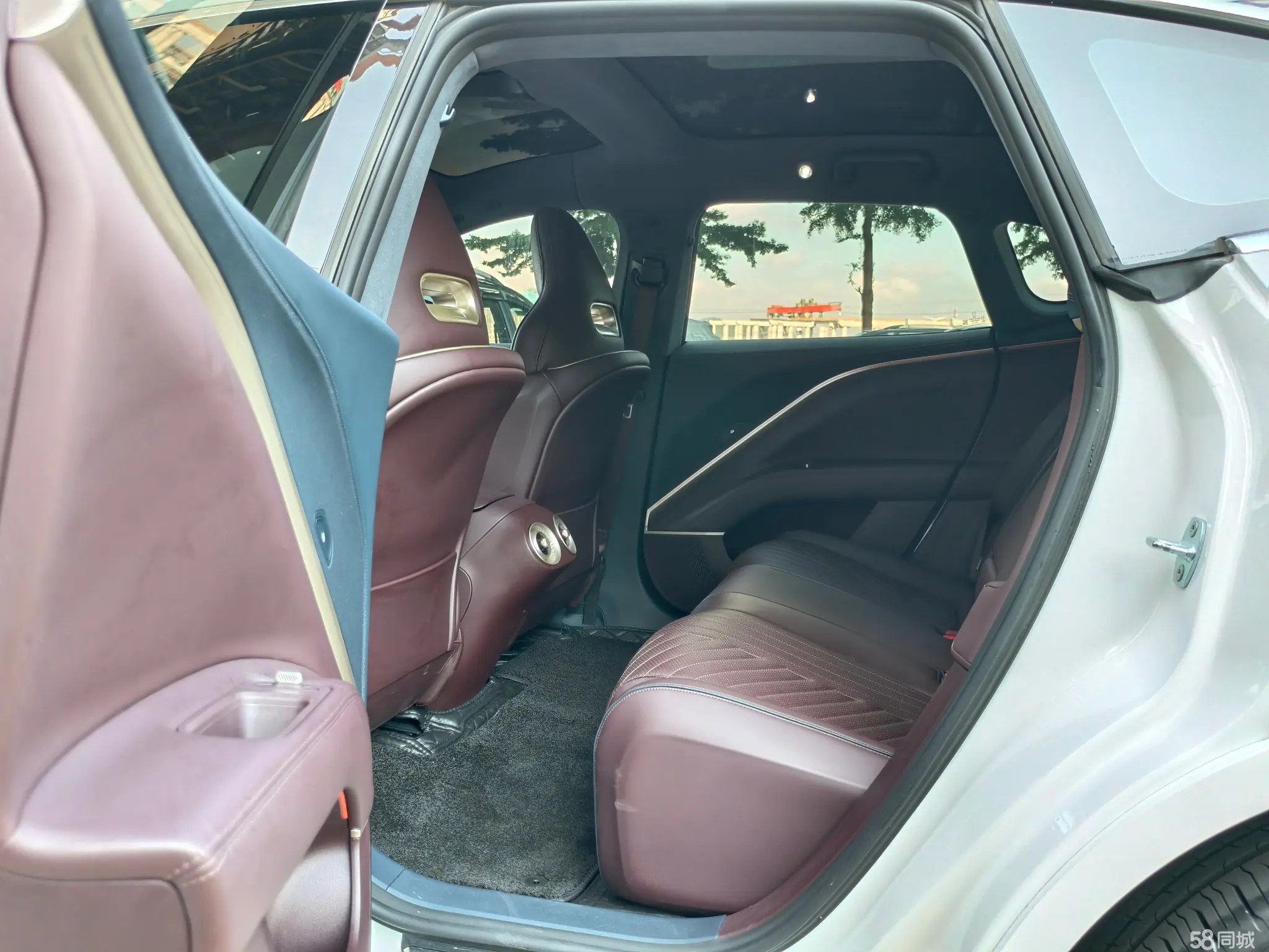 Avatr 11 2024 car image #14