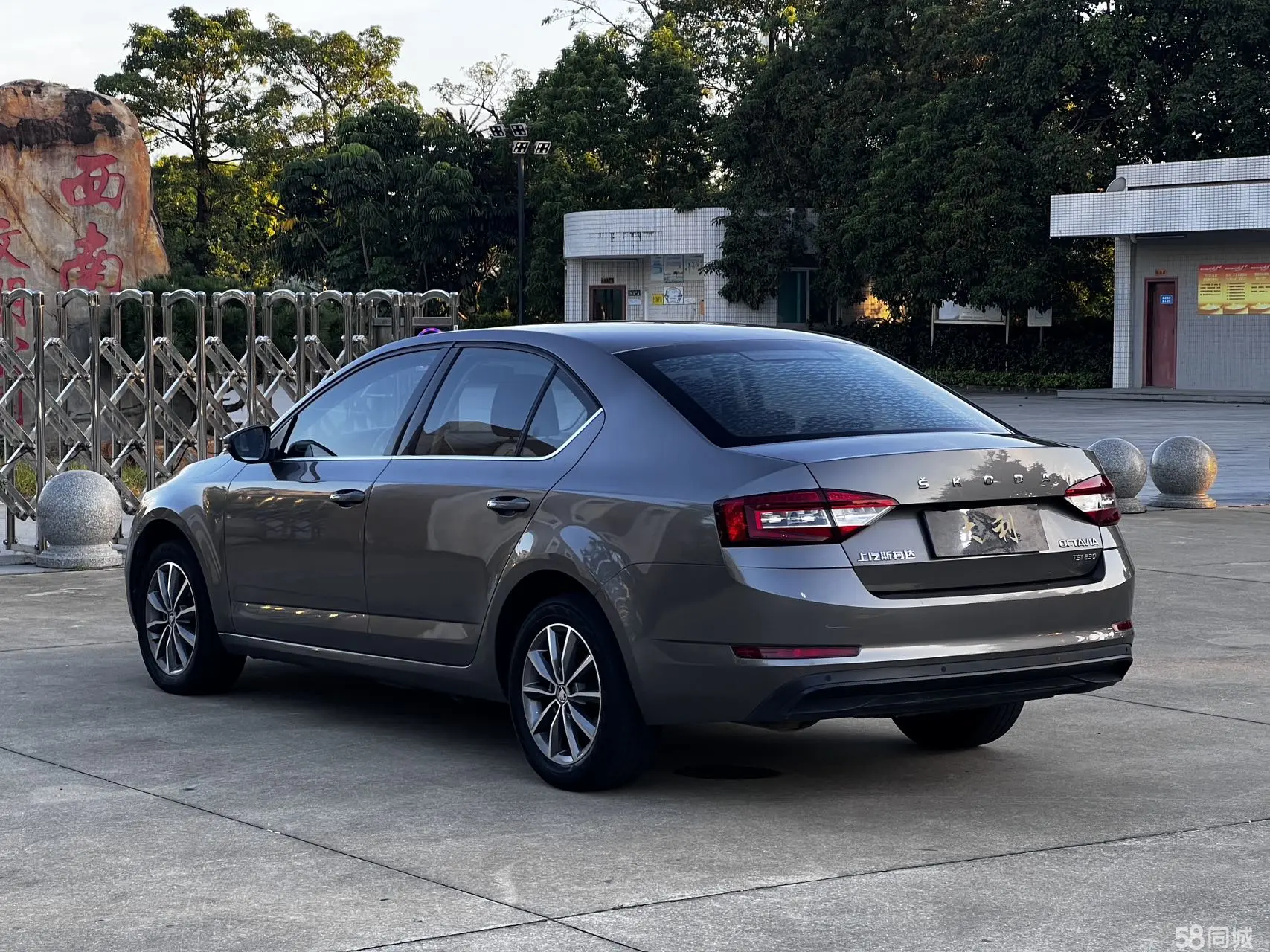 Skoda Octavia 2019 car image #14