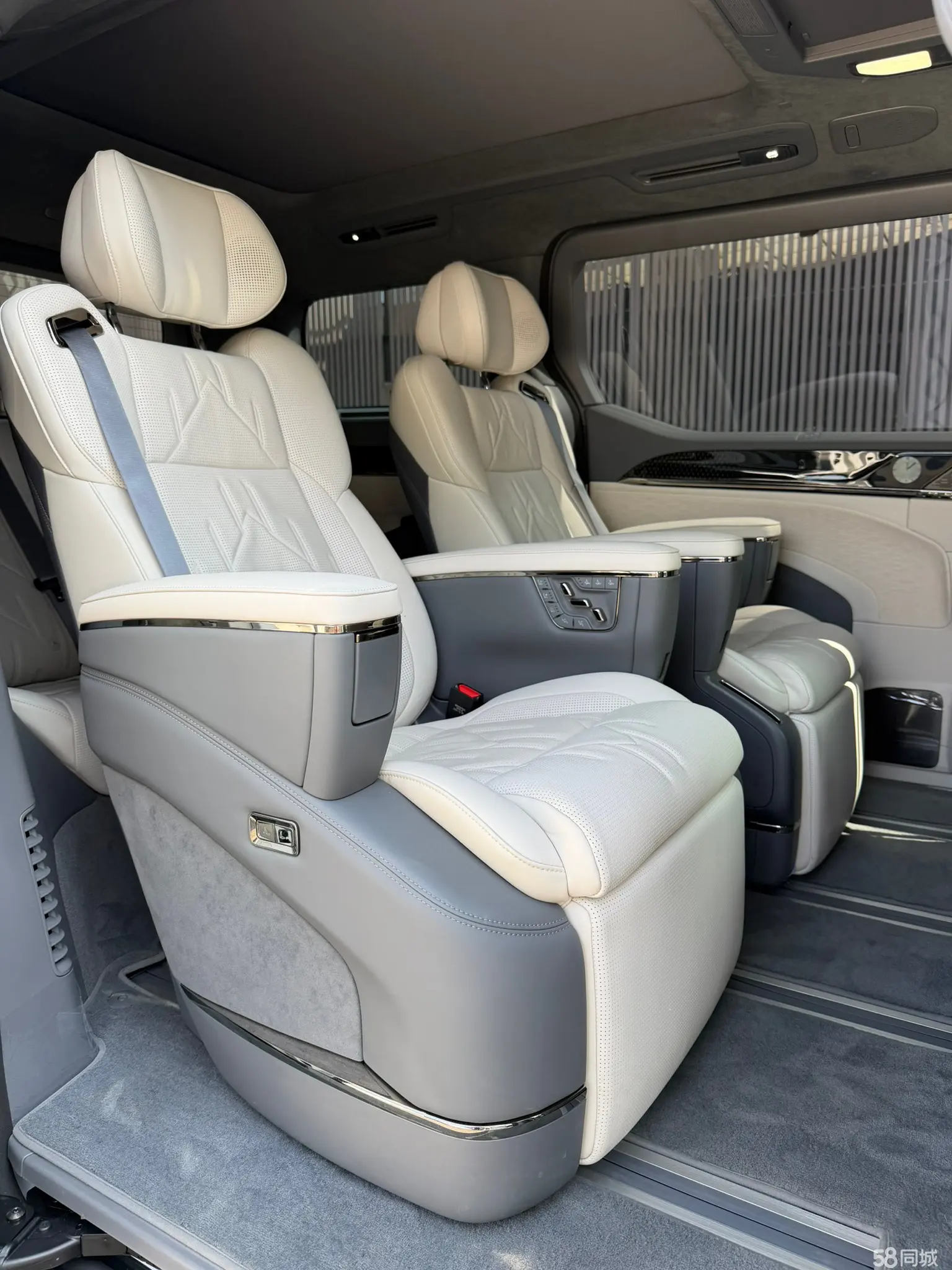 极氪 极氪009 2024 汽车图片 #14