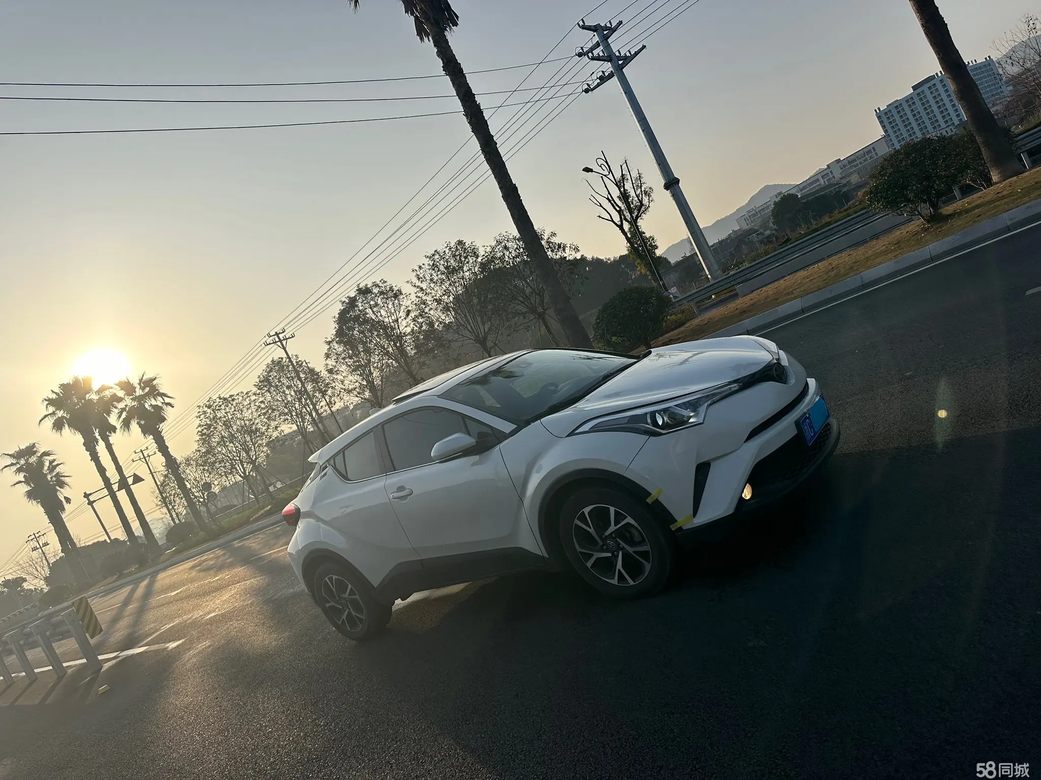 Toyota C-HR 2020 car image #14