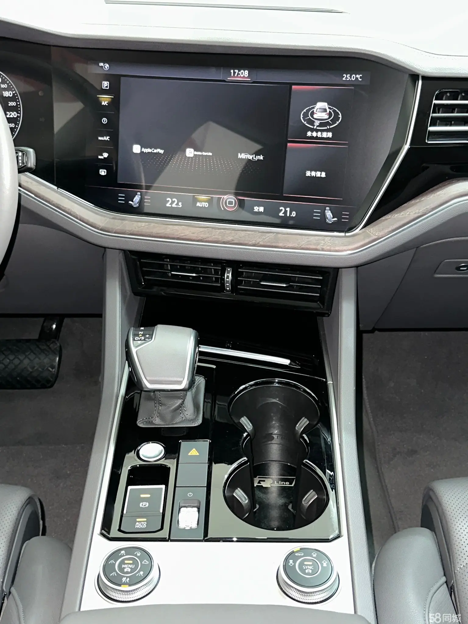 Volkswagen Touareg 2020 car image #14