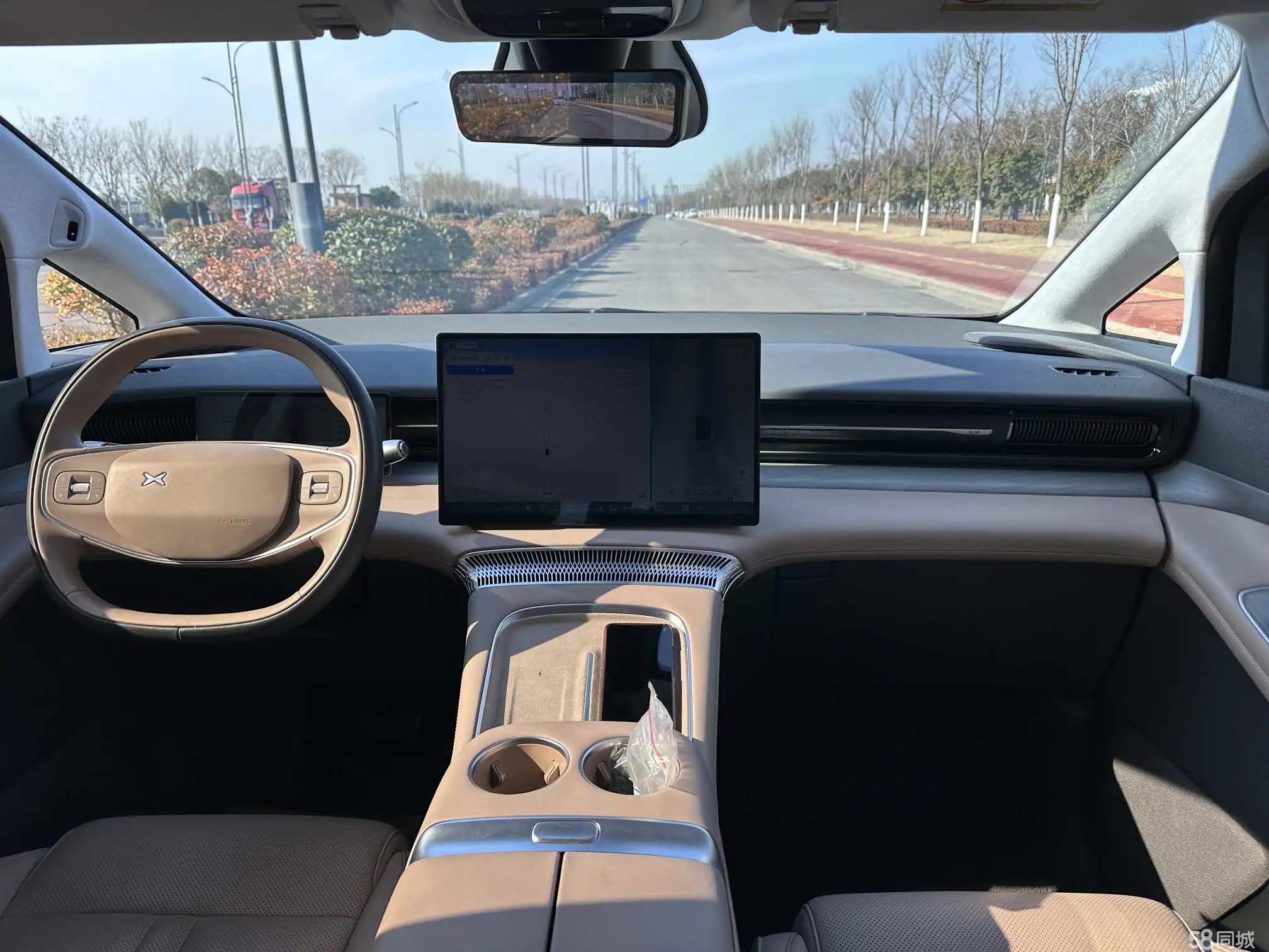 Xpeng X9 2025 car image #14