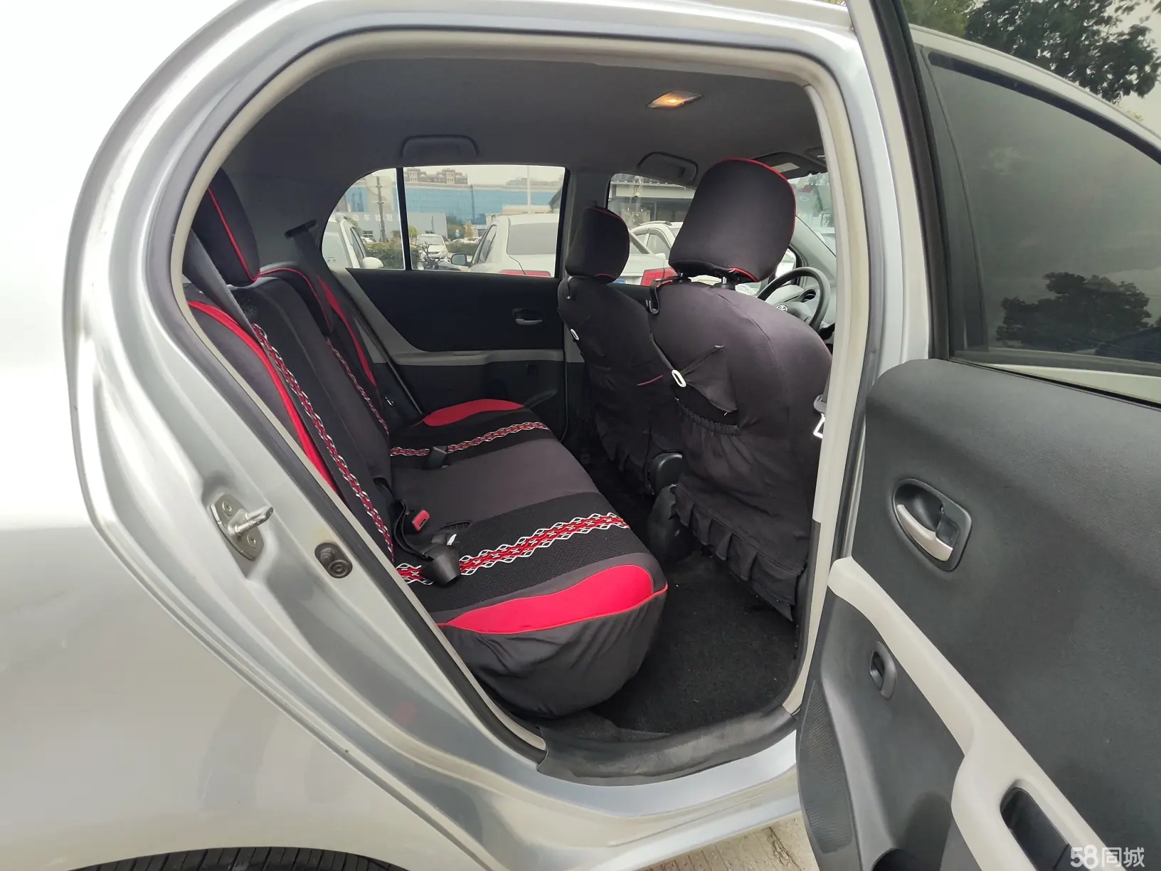 Toyota Yaris 2011 car image #14