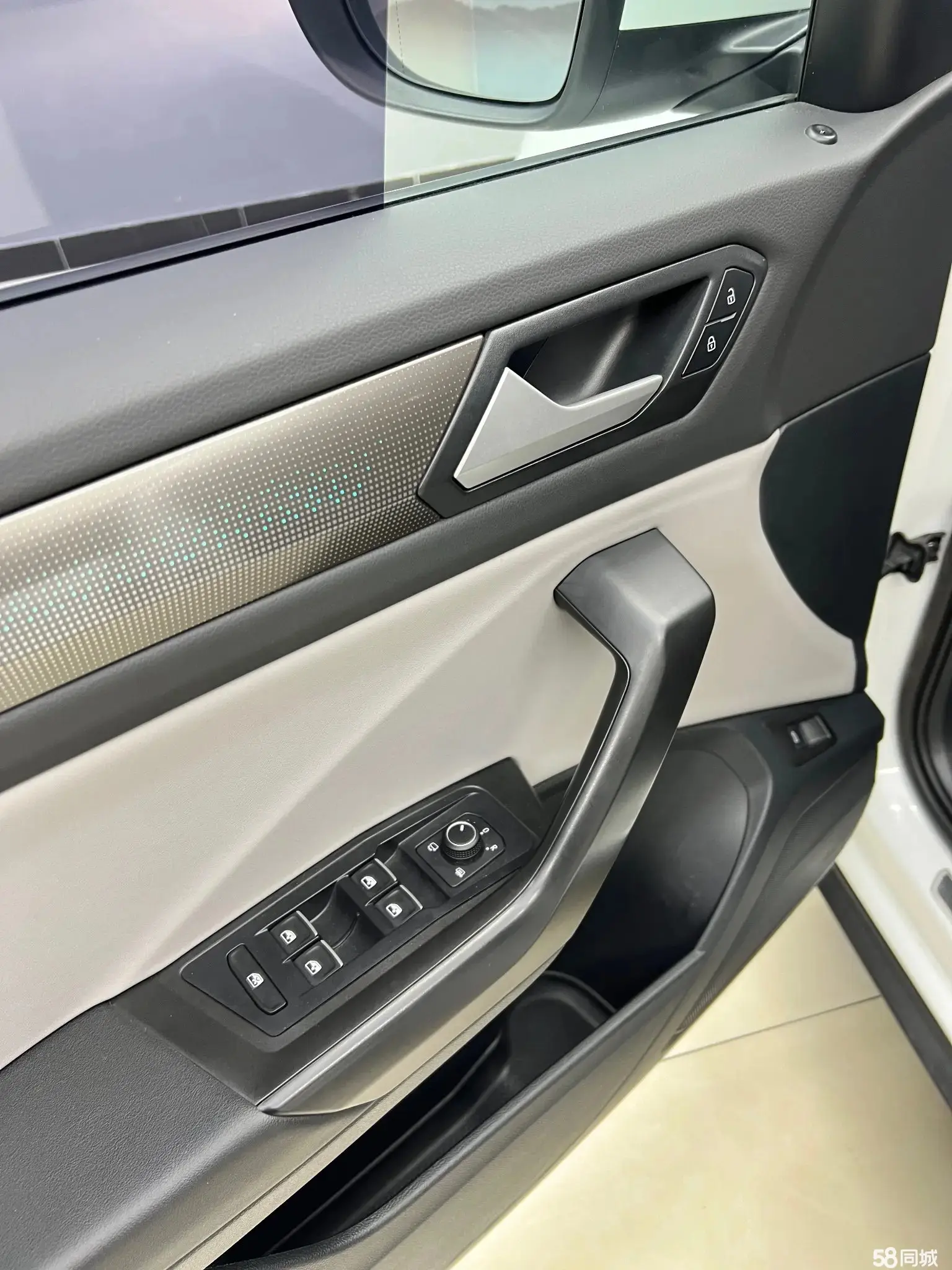 Volkswagen T-Roc 2023 immagine di auto #14