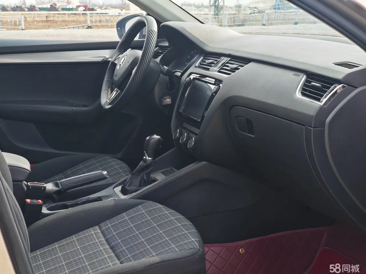 Skoda Octavia 2018 car image #14