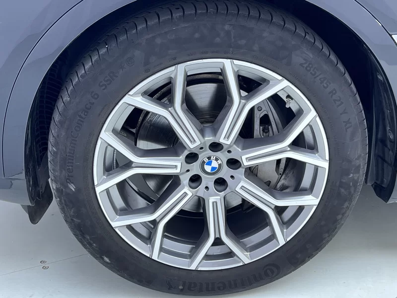 BMW X7 M60i 2023 car image #14