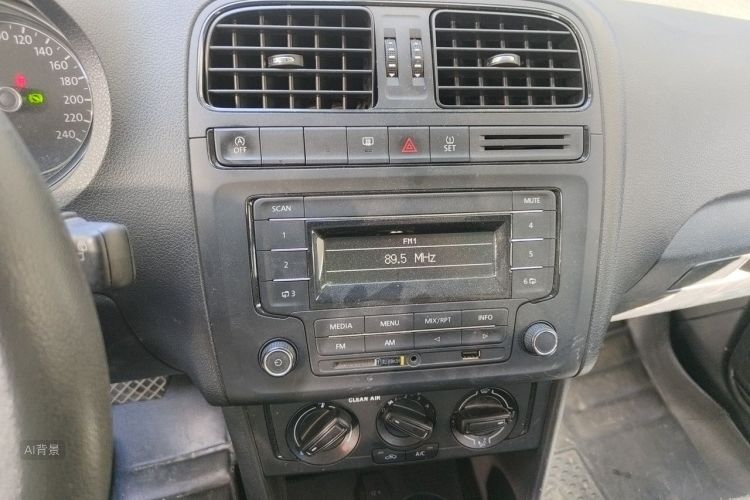 Volkswagen Polo 2019 car image #15