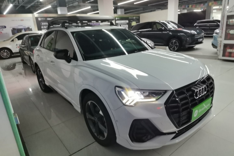 Audi Q3 2023 car image #4