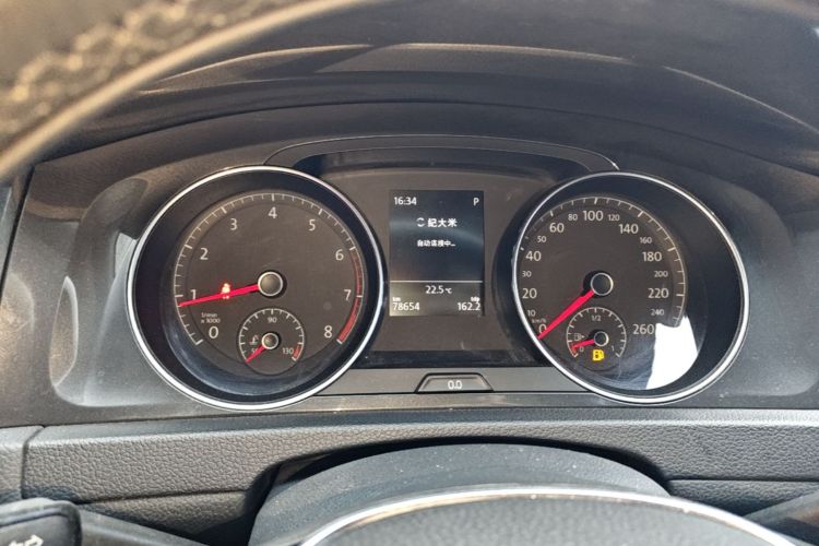 Volkswagen Golf 2018 car image #16