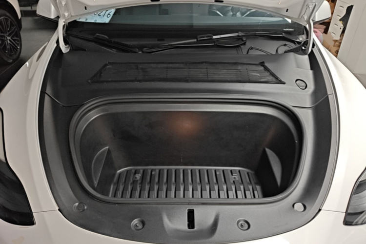 Tesla Model Y 2021 #20 Tesla Model Y 2021 car image #20