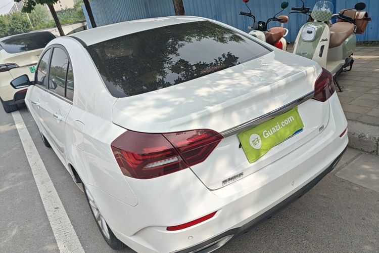 GEELY Emgrand 2021 car image #5