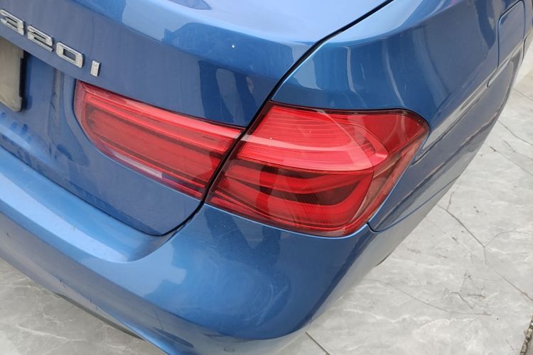 BMW 3 Series 2018 car image #8