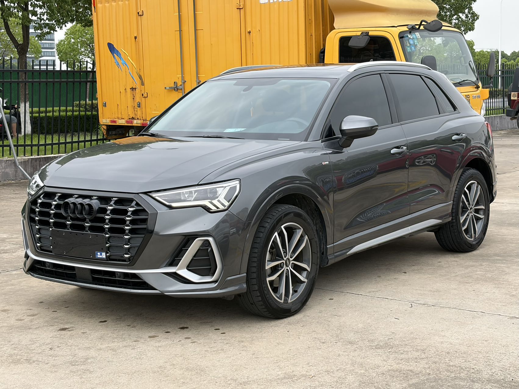 Audi Q3 2022 car image 