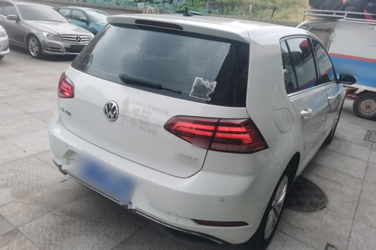 Volkswagen Golf 2019 car image #5