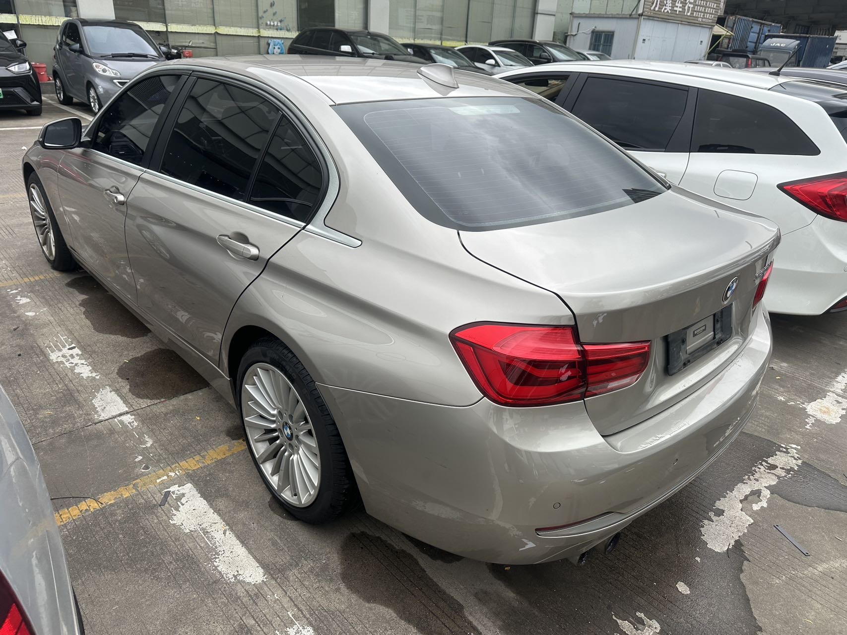 BMW 3 Series 2018 car image #6