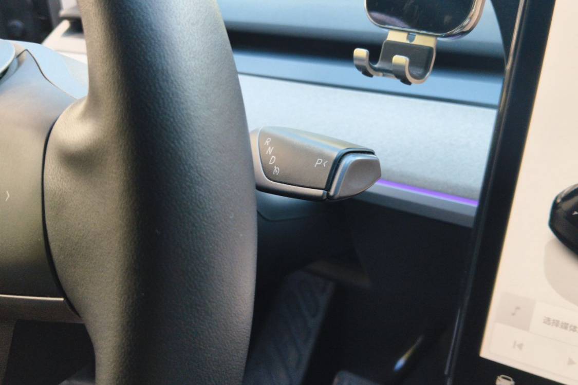 Tesla Model Y 2023 #27 Tesla Model Y 2023 car image #27