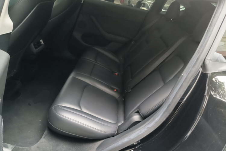Tesla Model Y 2022 car image #17