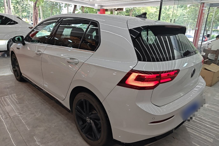 Volkswagen Golf 2023 car image #7