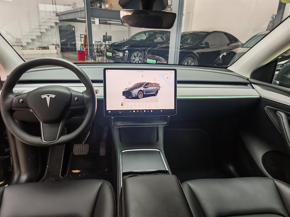 Tesla Model Y 2024 car image #15