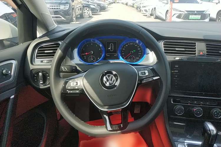 Volkswagen Golf 2020 car image #11