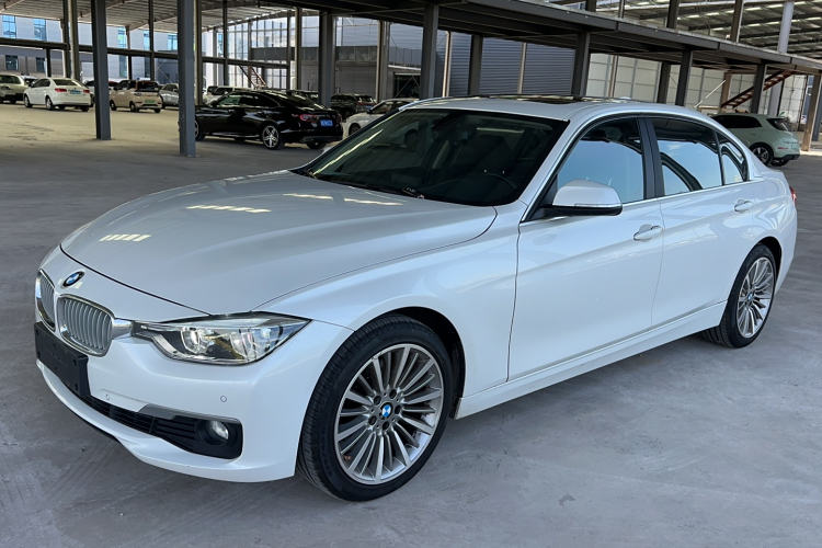 BMW 3 Series 2018 immagine di auto #2