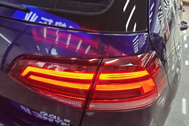 Volkswagen Golf 2019 car image #8